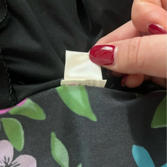 LLBEAN Black Tropical Floral Print Slimming Swimsuit - Picture 8 of 8